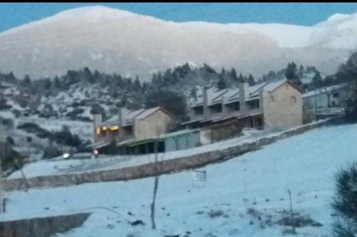 شقة Mezonetes Helmos Ano Lousoi المظهر الخارجي الصورة